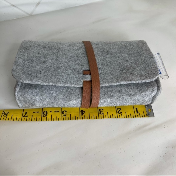 Gray Thick Felt Toiletry Bag - Picture 7 of 13
